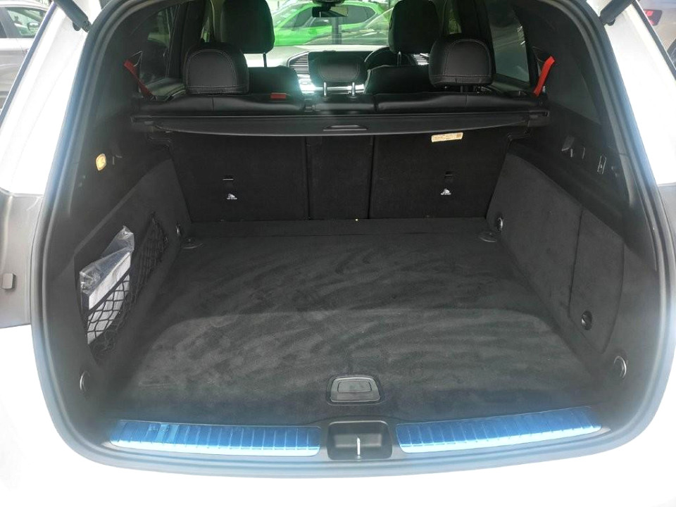 Photo 10 of 28