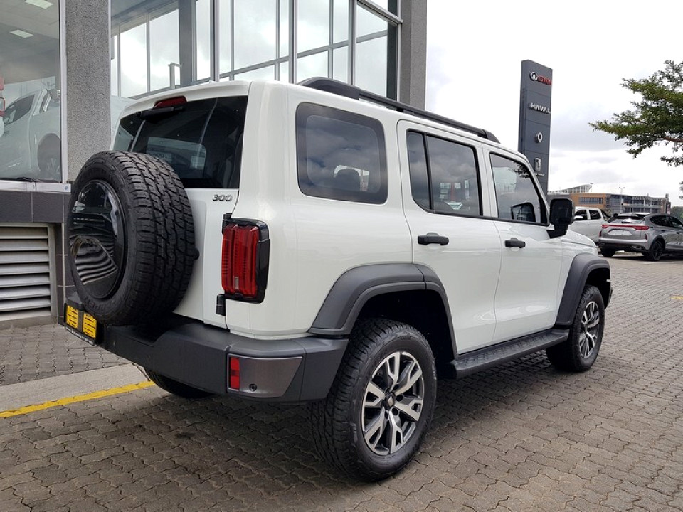 Photo 3 of 18