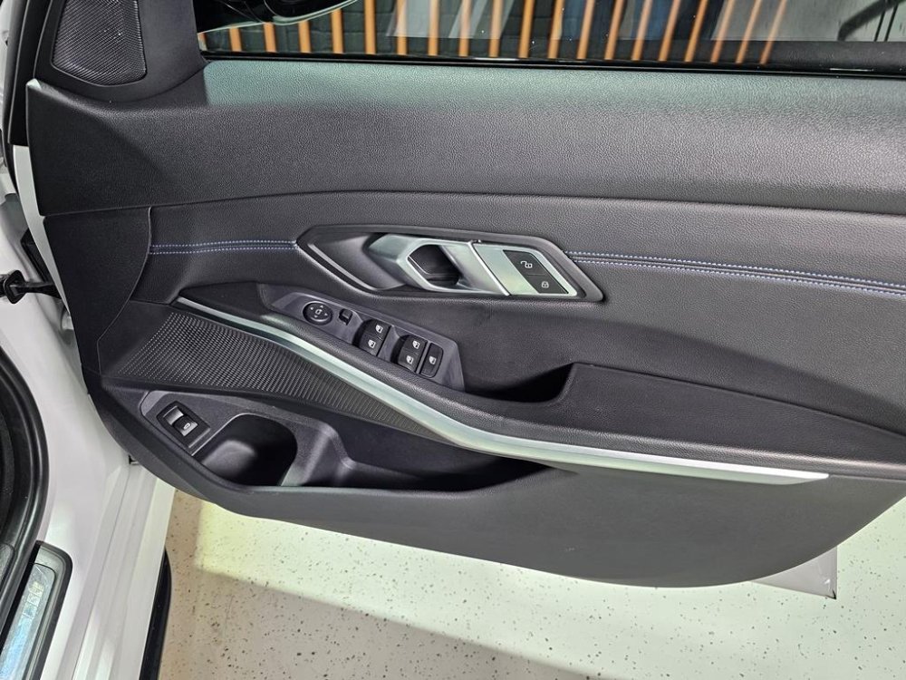 Photo 8 of 28