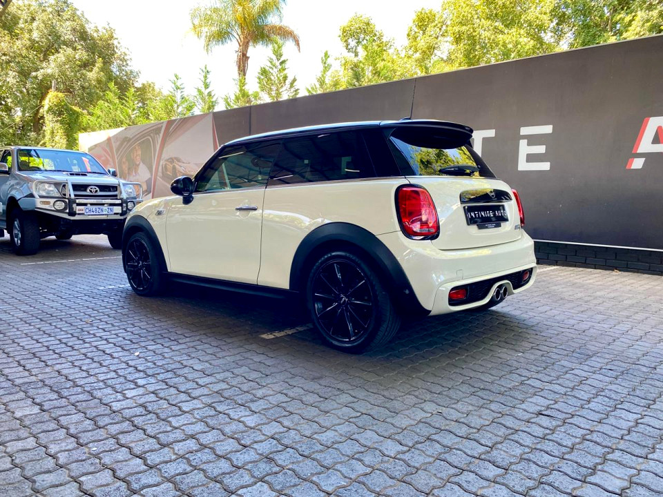 Photo 3 of 18