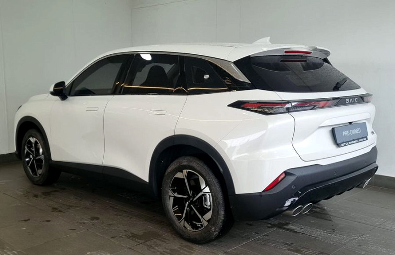 Photo 4 of 28