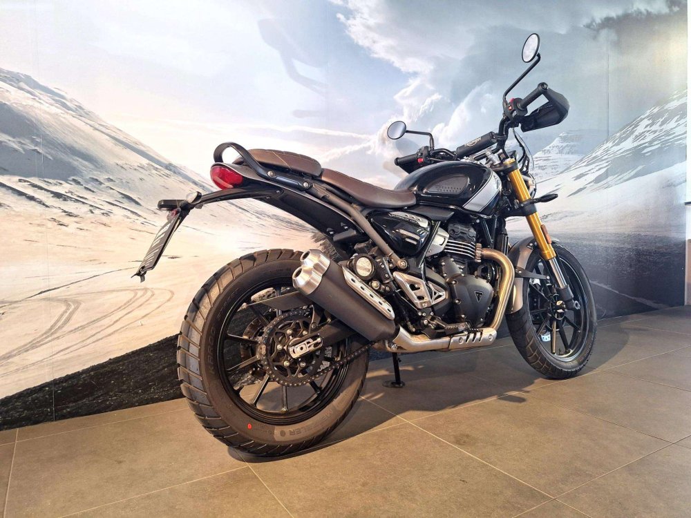 Photo 3 of 6