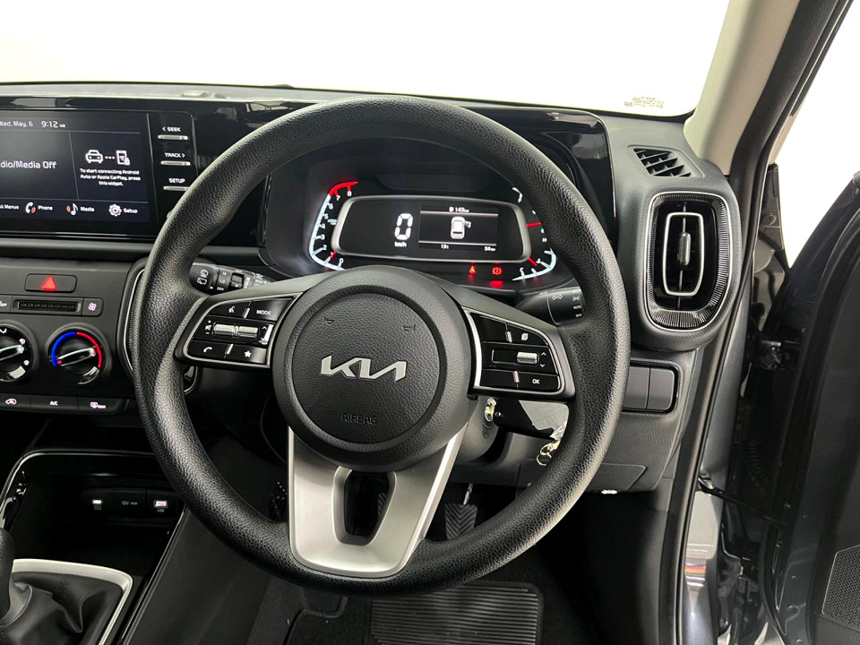 Photo 16 of 28