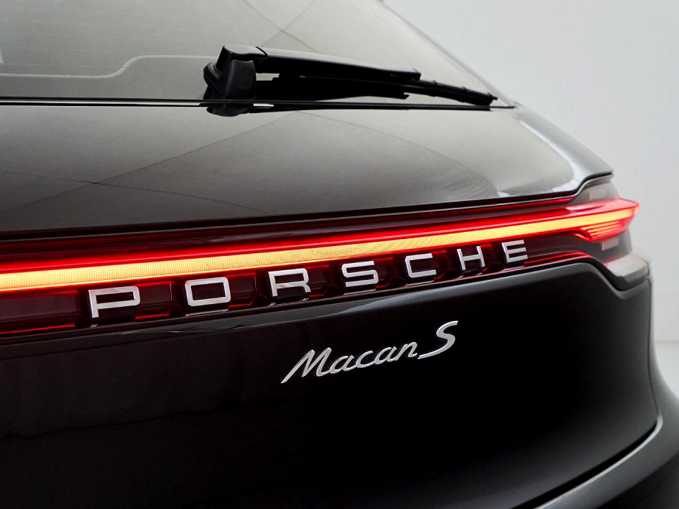 Photo 9 of 19