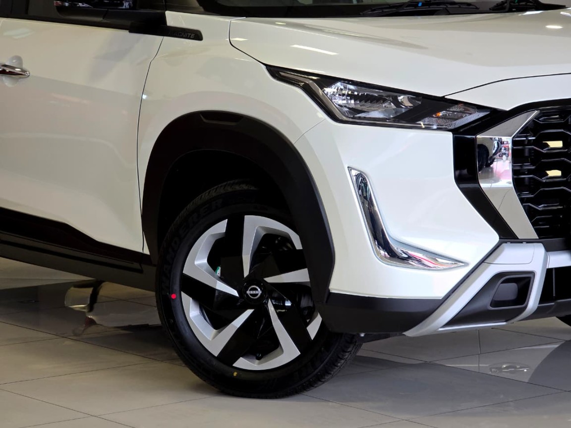 Photo 3 of 23