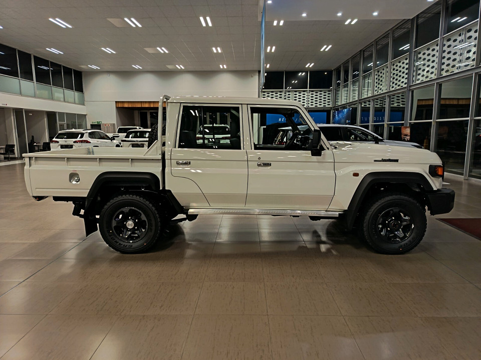 Photo 3 of 14