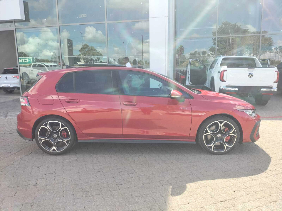 Photo 4 of 18
