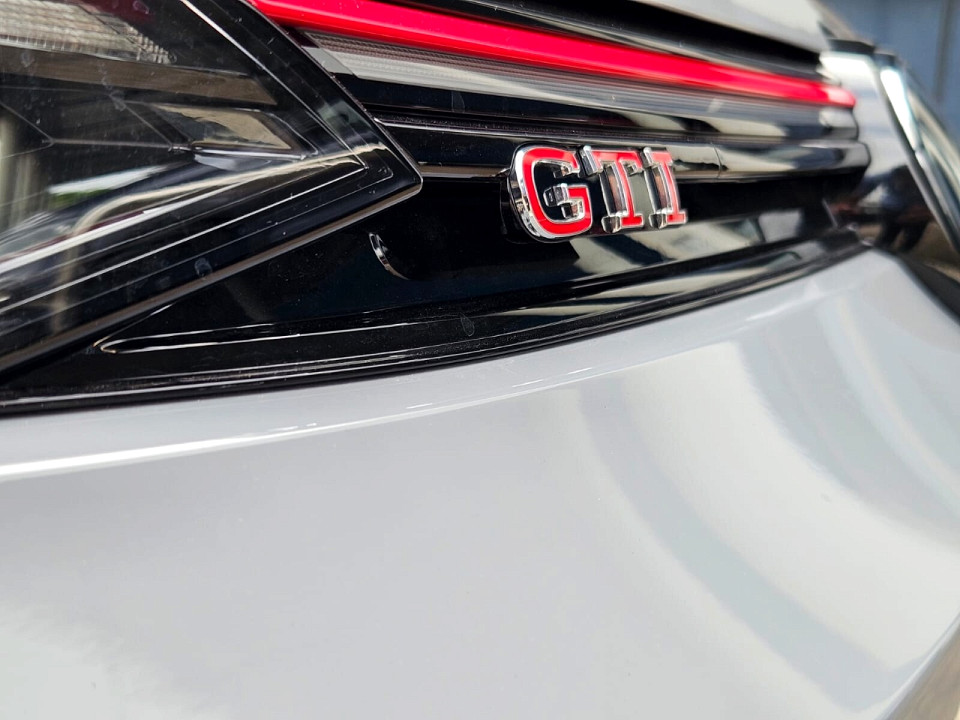 Photo 9 of 19