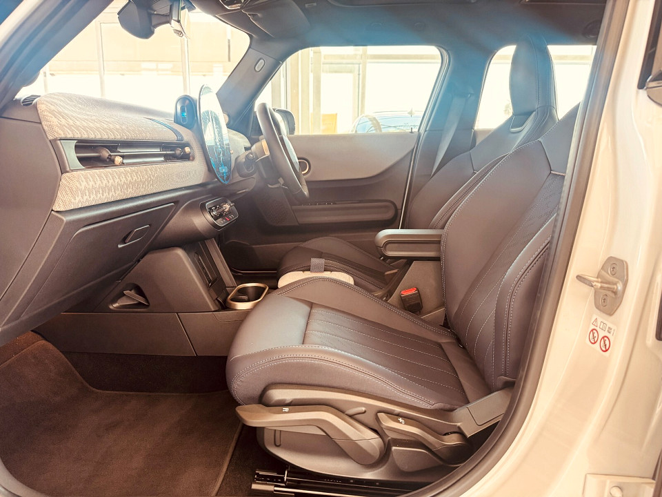 Photo 15 of 19