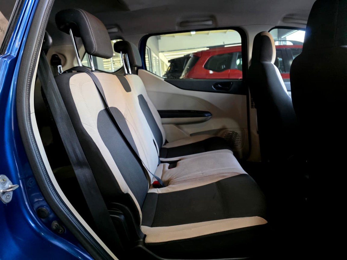 Photo 9 of 28