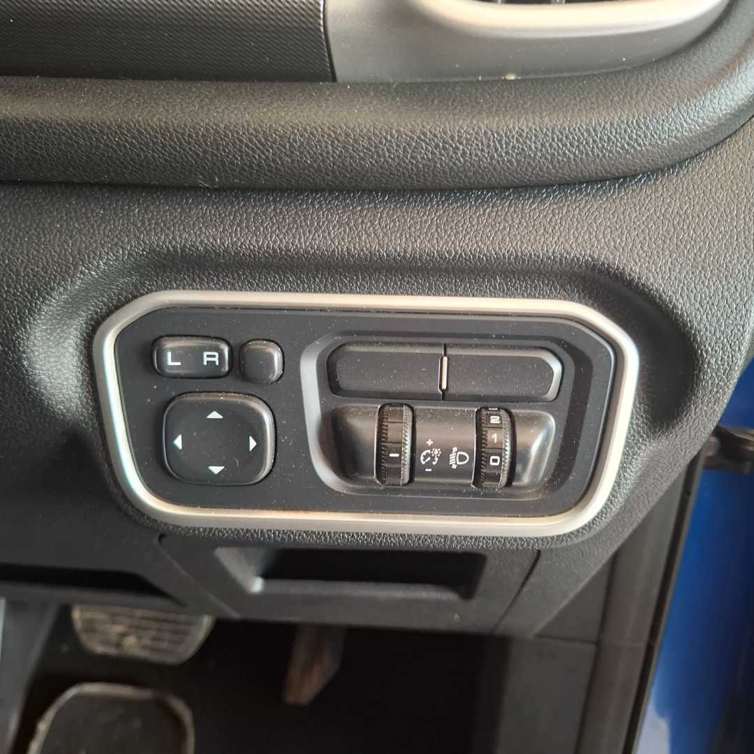 Photo 17 of 27