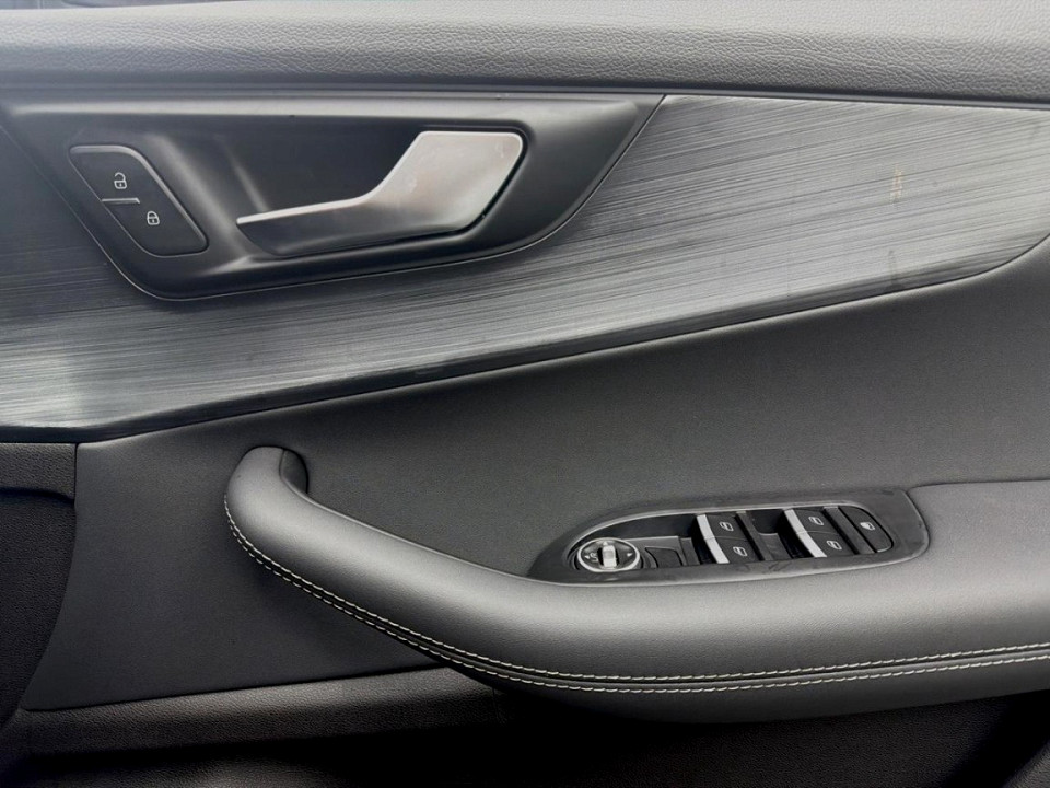 Photo 13 of 17