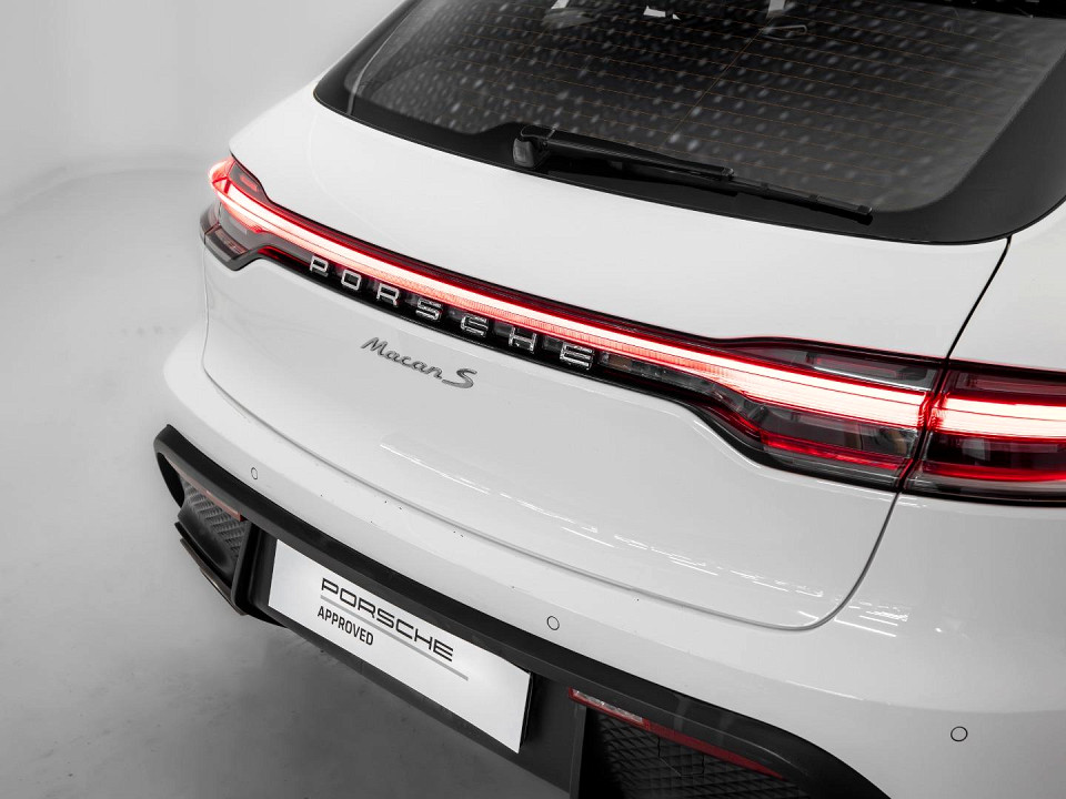 Photo 11 of 28