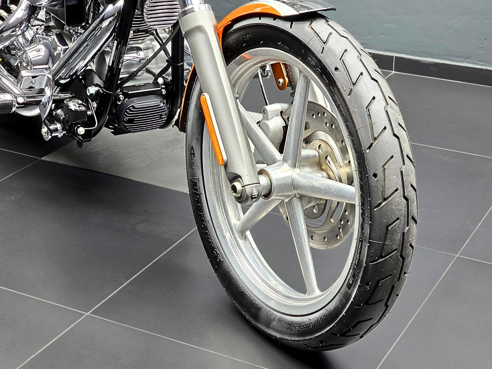 Photo 14 of 17