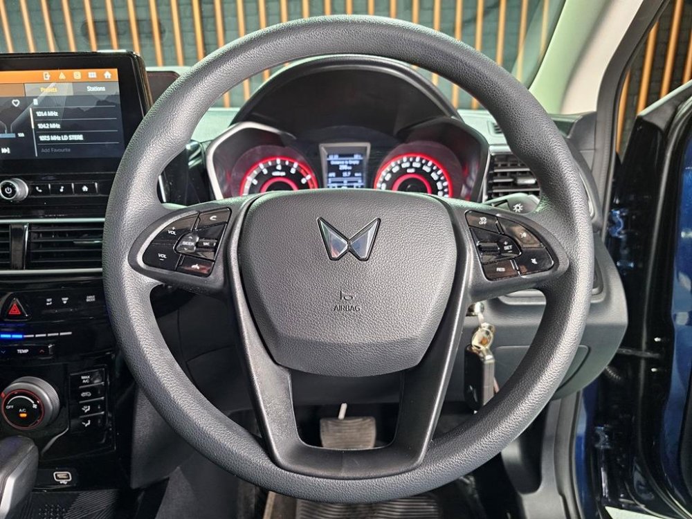 Photo 11 of 28