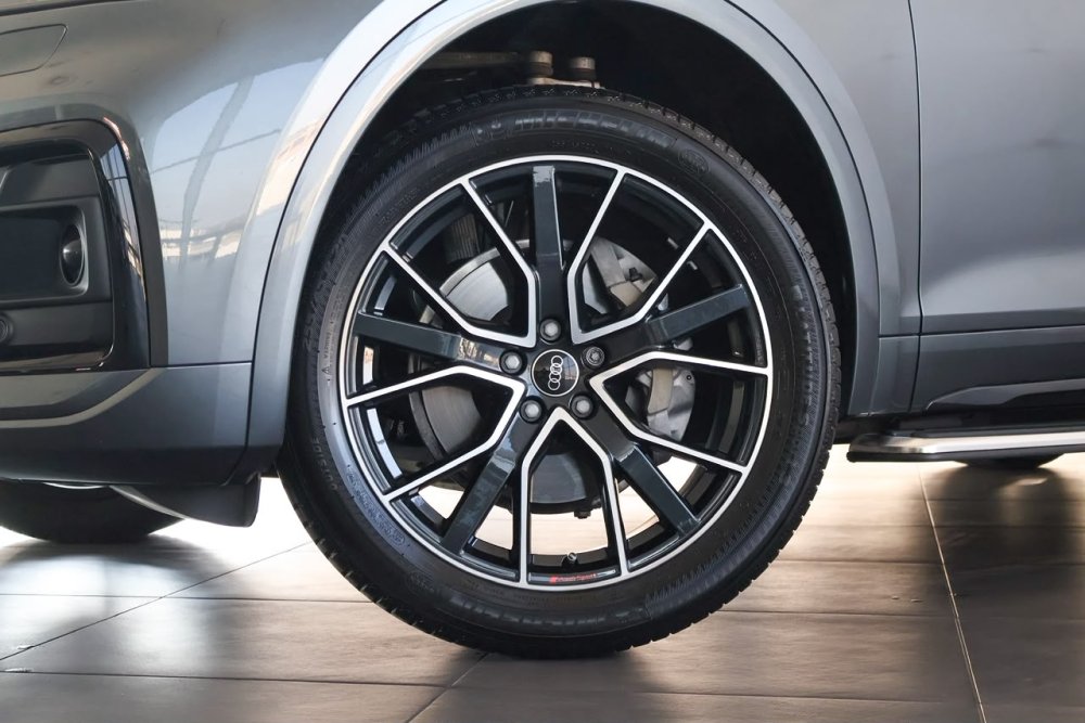 Photo 3 of 28