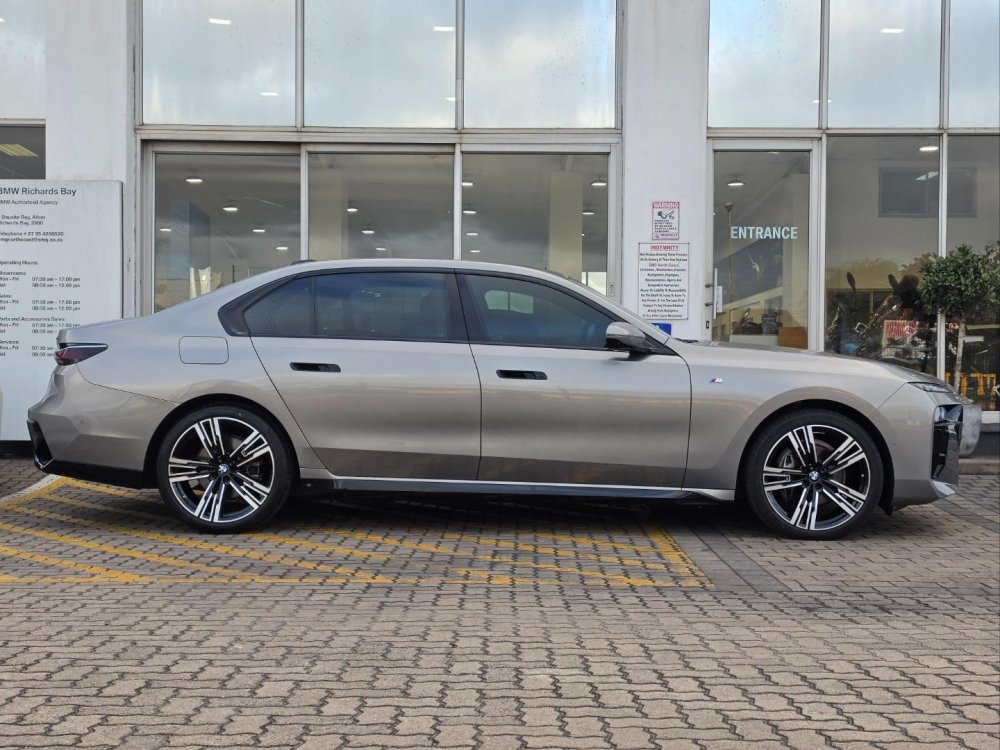 Photo 17 of 28
