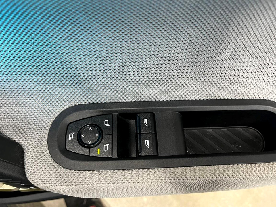 Photo 14 of 18
