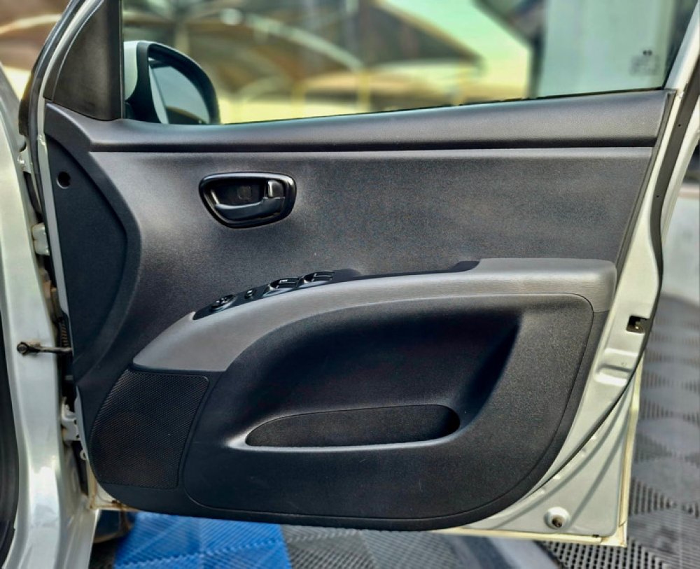 Photo 7 of 33