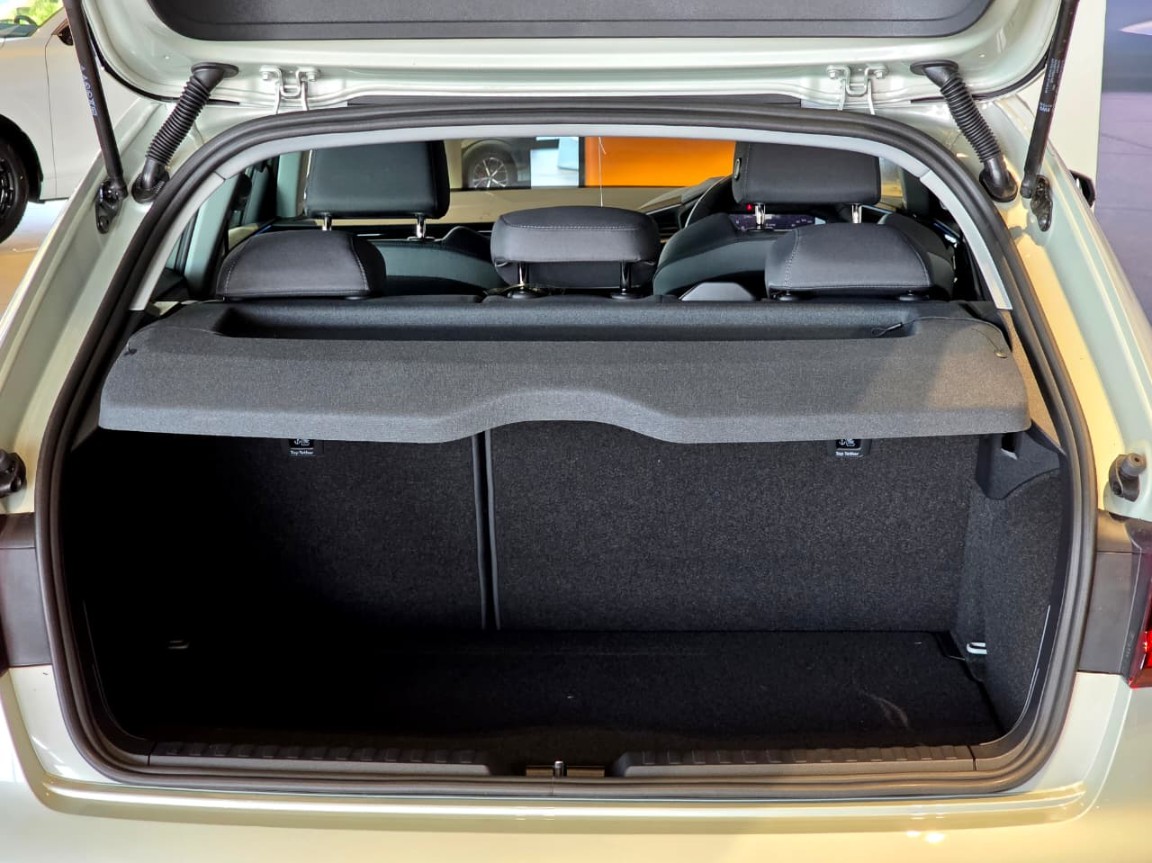 Photo 12 of 32