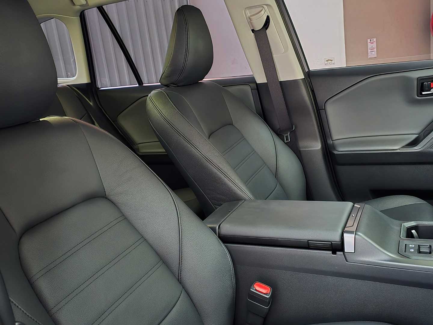 Photo 14 of 28