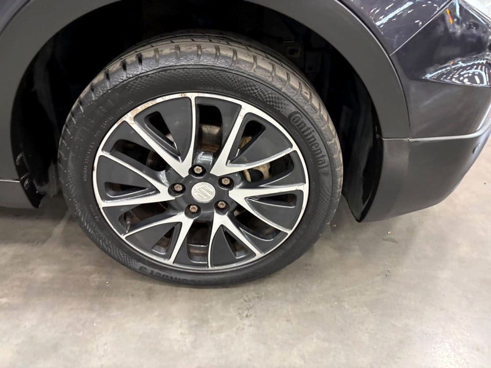Photo 9 of 16