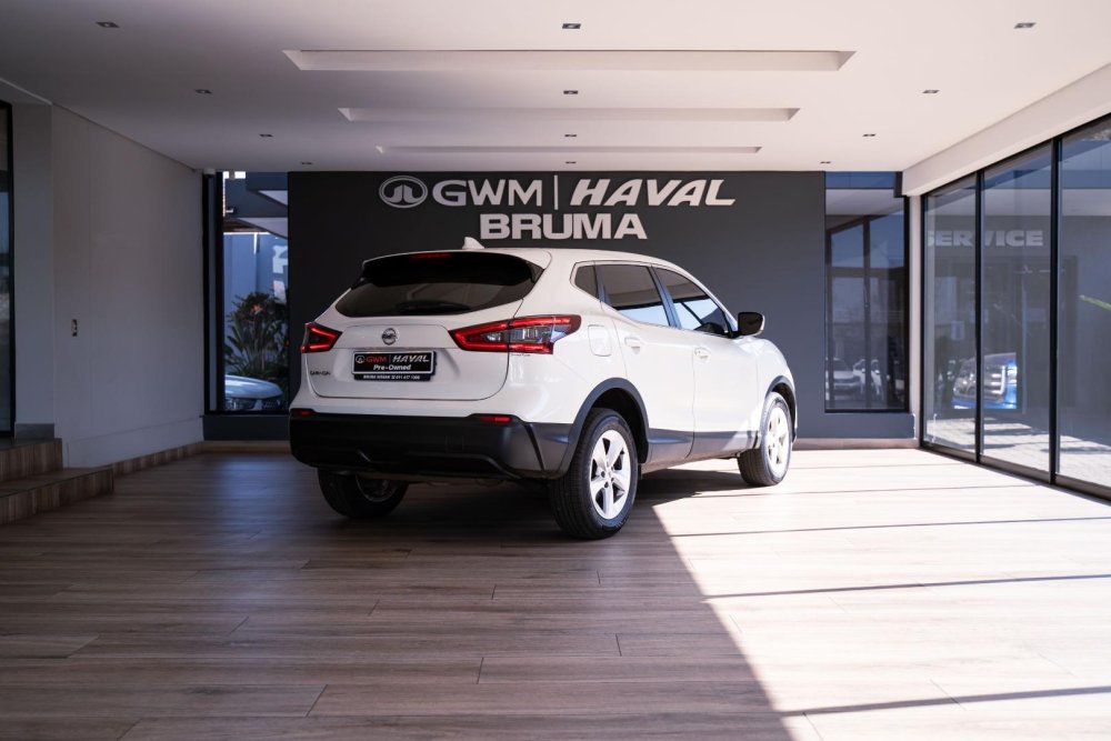 Photo 2 of 18