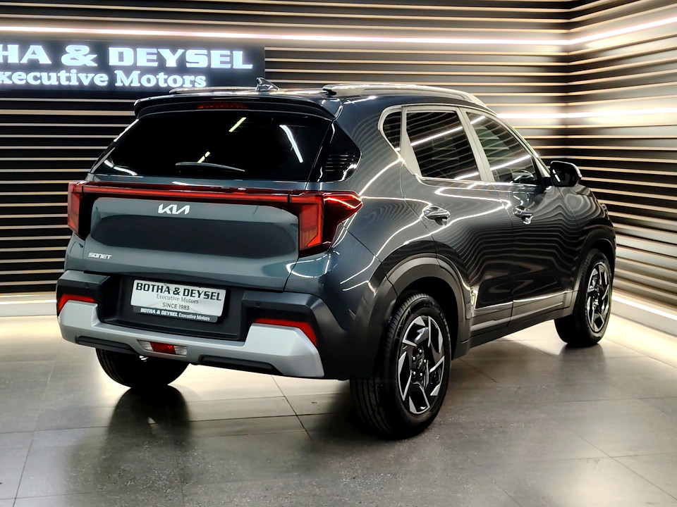 Photo 7 of 33