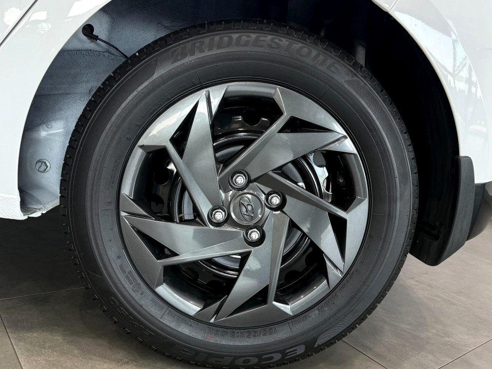 Photo 18 of 25