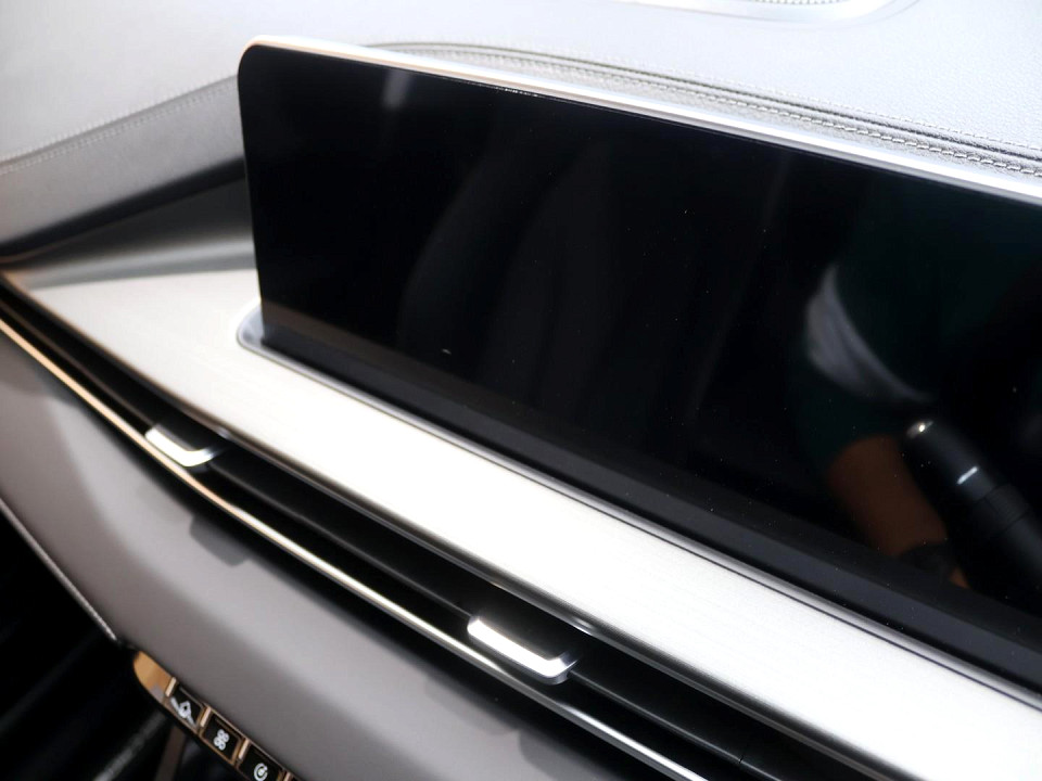 Photo 8 of 18
