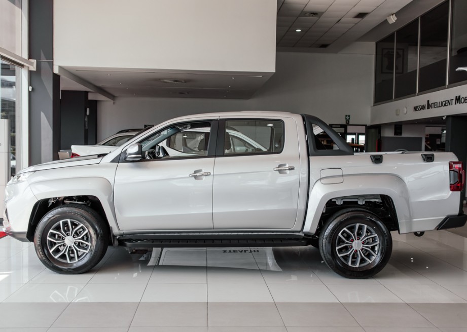 Photo 4 of 28