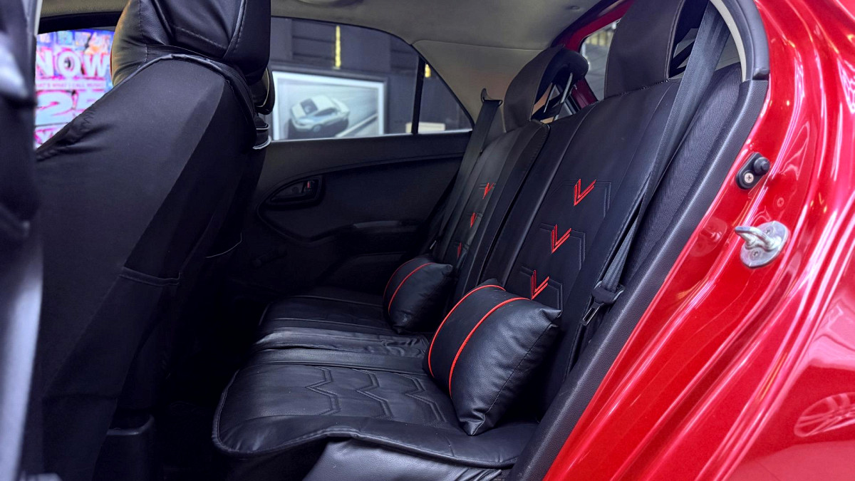 Photo 21 of 27