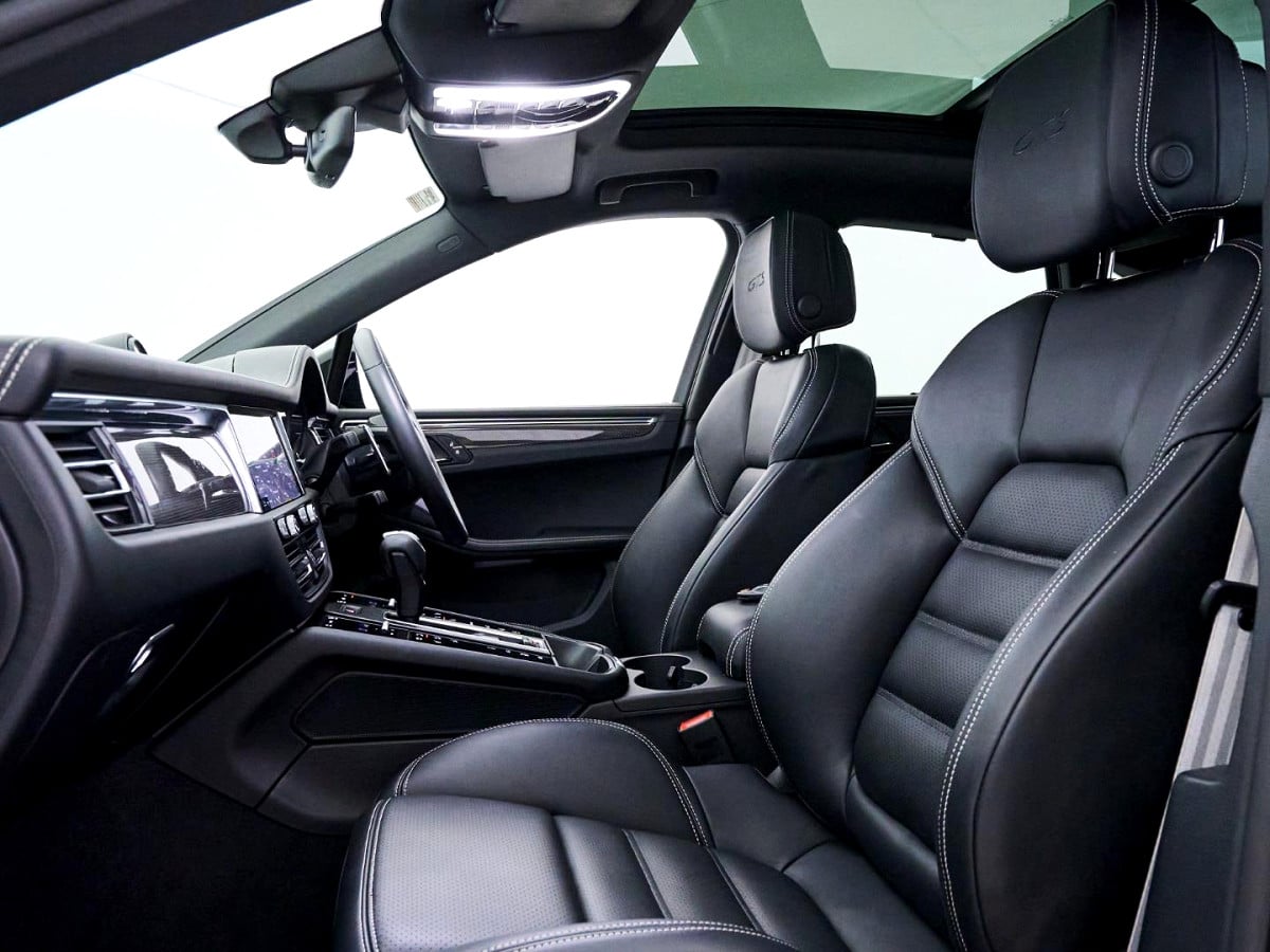 Photo 18 of 30