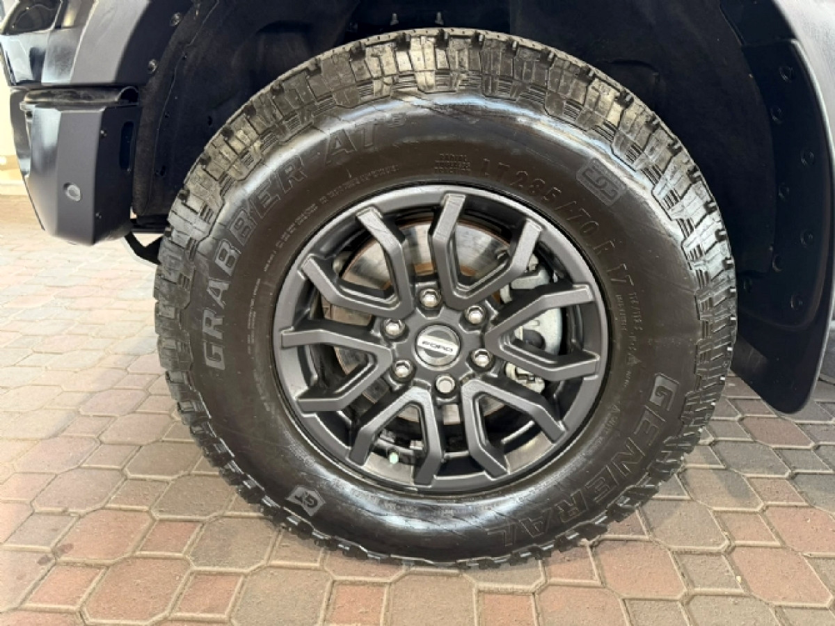 Photo 10 of 28