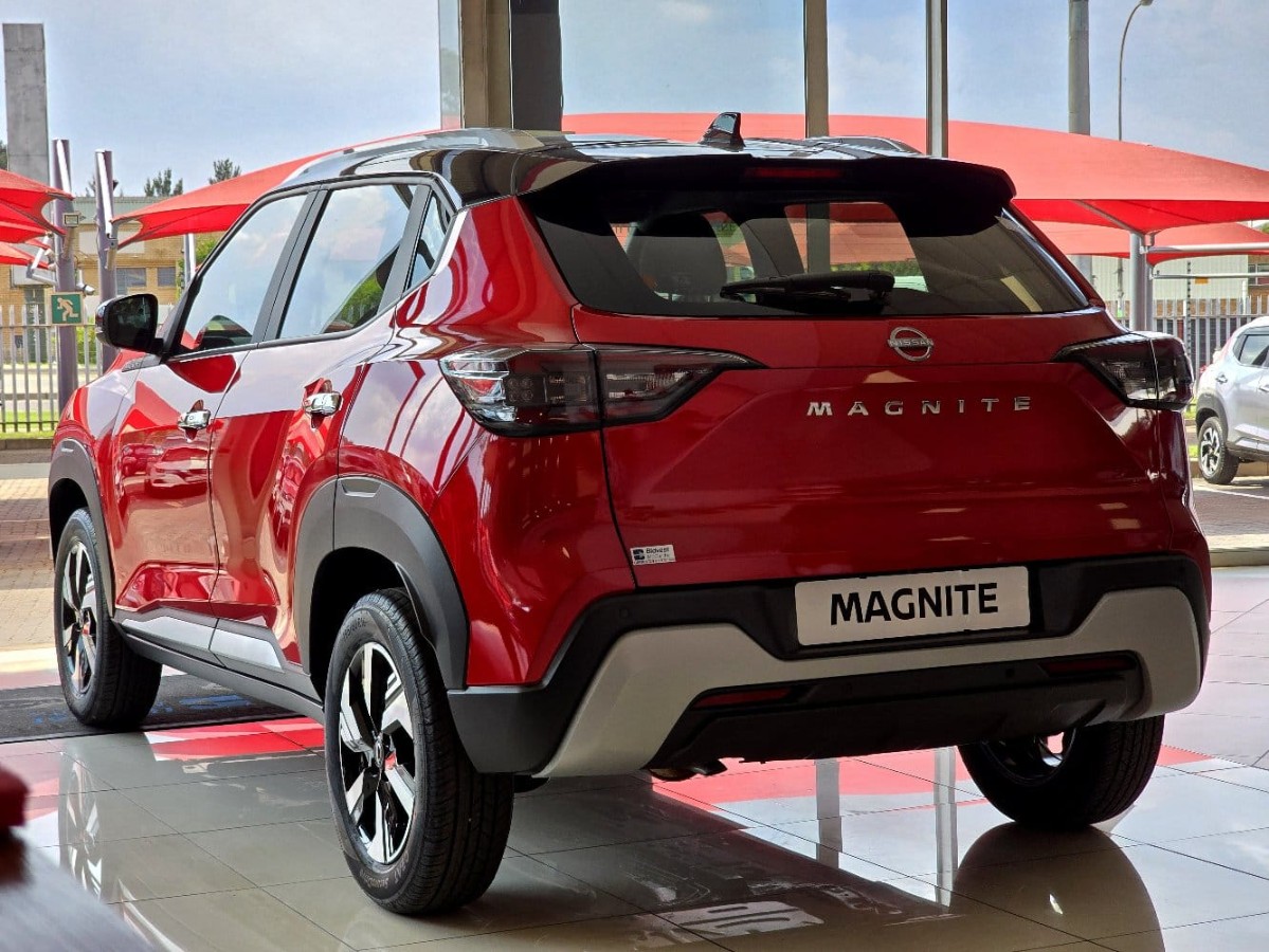 Photo 16 of 23