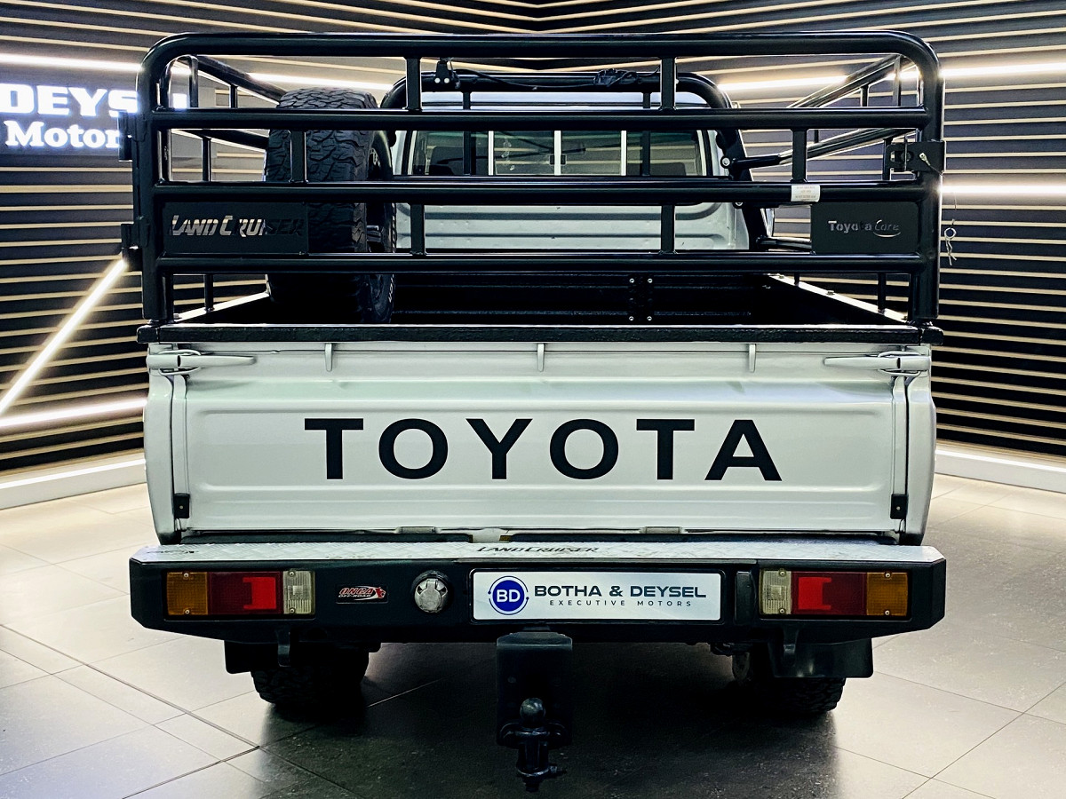 Photo 8 of 27
