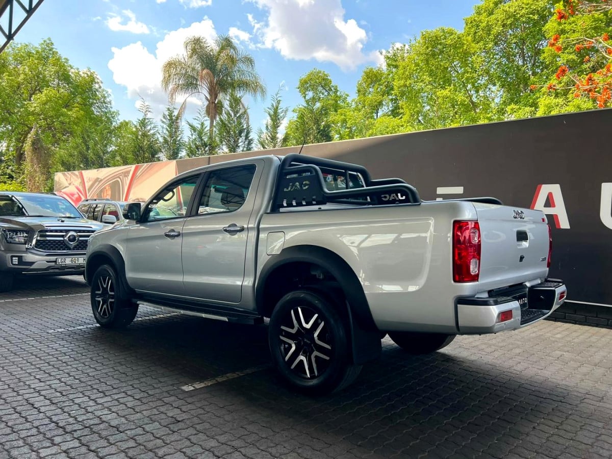 Photo 3 of 24