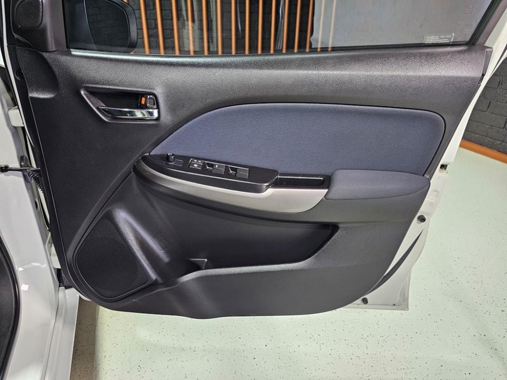 Photo 7 of 28